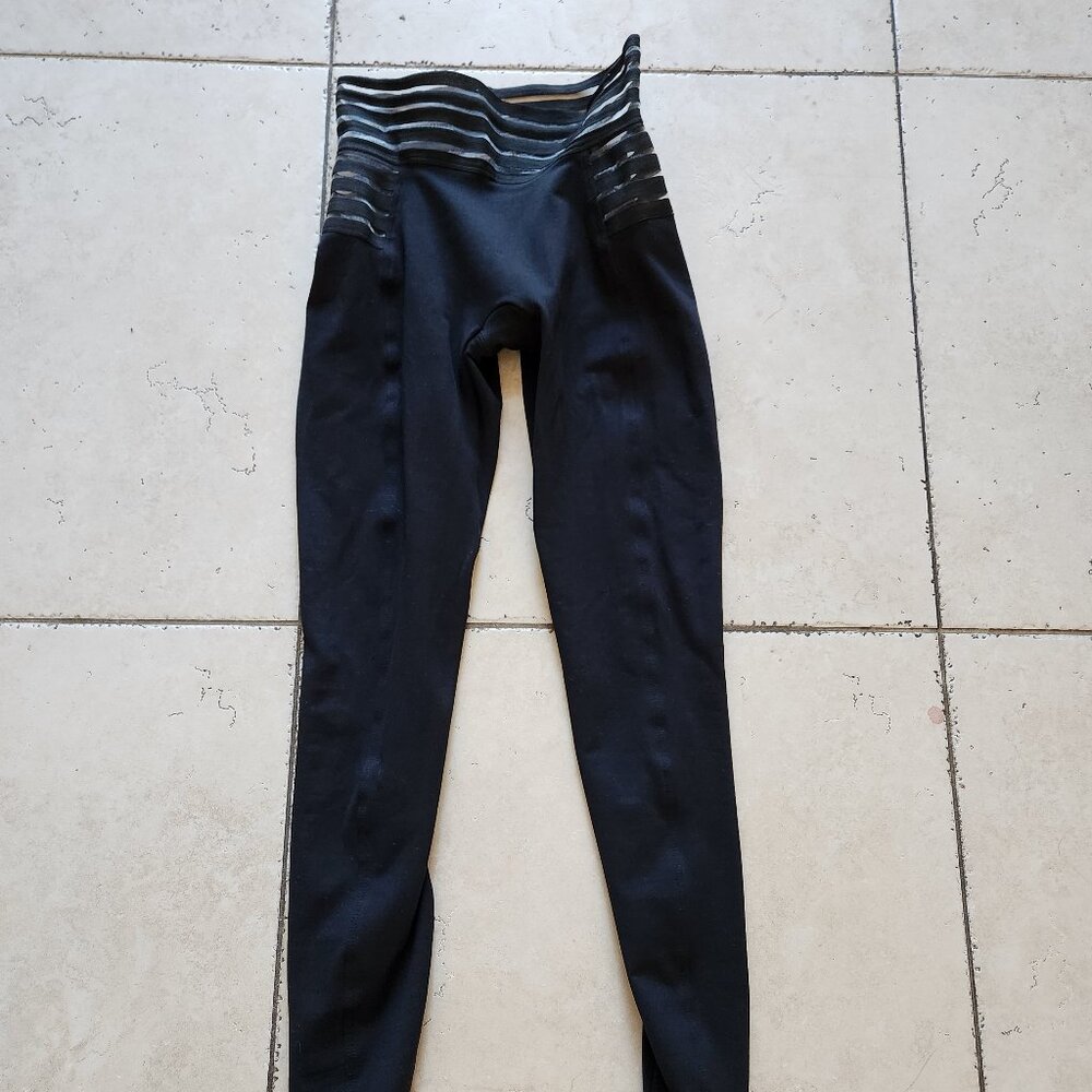 Bombshell sportswear statement leggings